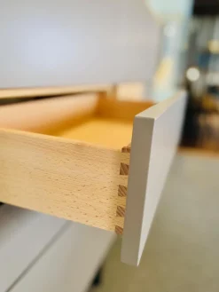 Highboard Mileto Front Mattlack Steingrau Grau Korpus Asteiche Massiv Gebürstet Natur Geölt Kufengestell Schwarz Matt