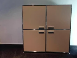 Highboard MLQE Beige Seidenmatt mit 4 Glas-Fachböden und Stahlror-System Verchromt