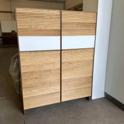 Highboard Schrank Tratum Klein Knorrige Eiche Natur Geölt Glas 9010 Weiß Matt Mit Lamellenfronten