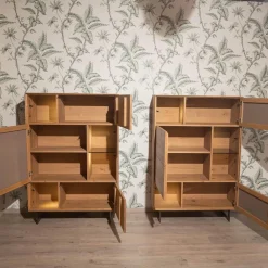 Highboard Set Puro Syle 460 Asteiche Gebürstet Barrique Geölt Farbglas Steingrau Sockel Metallrahmen Schwarz Inklusive LED Beleuchtung Ohne Links Highboard