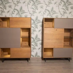 Highboard Set Puro Syle 461 Barrique Geölt Asteiche Gebürstet Farbglas Steingrau Sockel Metallrahmen Schwarz Inklusive LED Beleuchtung Ohne Rechtes Highboard