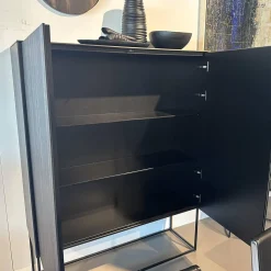 Highboard Soma Front Relief Maron Braun Korpus Lack Schwarz Abdeckplatte Fenix Schwarz Gestell Schwarz