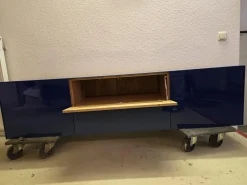 Hängelowboard Novus Korpus Knorrige Eiche Rustikal Natur Geölt Front Glas 5002 Ultramarienblau Blau Glänzend