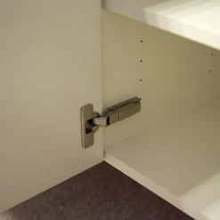 Hänge-Sideboard Cubo Korpus 420 Glattlack Verkehrsweiß Abdeckplatte 127 Eiche Milk