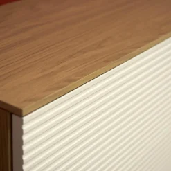 Hänge-Sideboard Cubo Korpus 420 Glattlack Verkehrsweiß Abdeckplatte 127 Eiche Milk