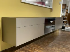 Hängesideboard Cubus Light Lack M10 Bronze Metallic Grau Inklusive Vitrinenbeleuchtung