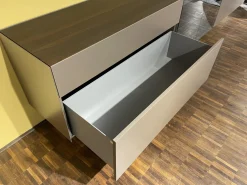 Hängesideboard Cubus Light Lack M10 Bronze Metallic Grau Inklusive Vitrinenbeleuchtung
