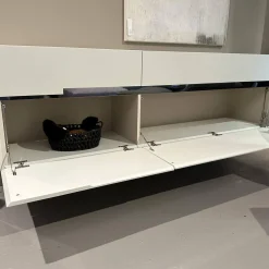 Hängesideboard Gap Lack Matt NCS S1502-Y Pearl Creme Fuge Chrom Rauchgrau