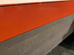 Hänge-Sideboard Nex Box Holz Grau Rot Lack