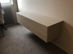 Hängesideboard Soma Außen Glas Basalt Weiß Beige Grau Innen Lack Basalt Weiß Beige Grau Mit Zwei Großen Schubkästen