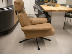 Hochlehnsessel DS-0031-111 Mit Hocker Leder Naturale 53 Noce 4-Sternfuß Schwarz Beschichtet