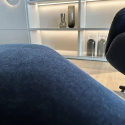 Hochlehnsessel Victor Stoff 4473 69 Dunkelblau Kreuzfuß Schwarz Inklusive Hocker