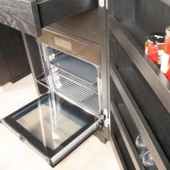 Hochschrank Cambusa Eiche ohne Knoten Pigmentiert Total Black Innen Eiche ohne Knoten Geölt Pigmentiert