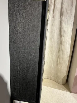 Hochschrank Shape 30 Collector Front Dark Beauty Quadrat Messing Brüniert Korpus Eiche Anthrazit Matt Lackiert Mit Beleuchtung