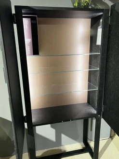 Hochschrank Shape 30 Collector Front Dark Beauty Quadrat Messing Brüniert Korpus Eiche Anthrazit Matt Lackiert Mit Beleuchtung