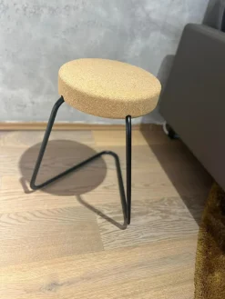 Hocker CC2 Kork Metall Schwarz Pulverbeschichtet