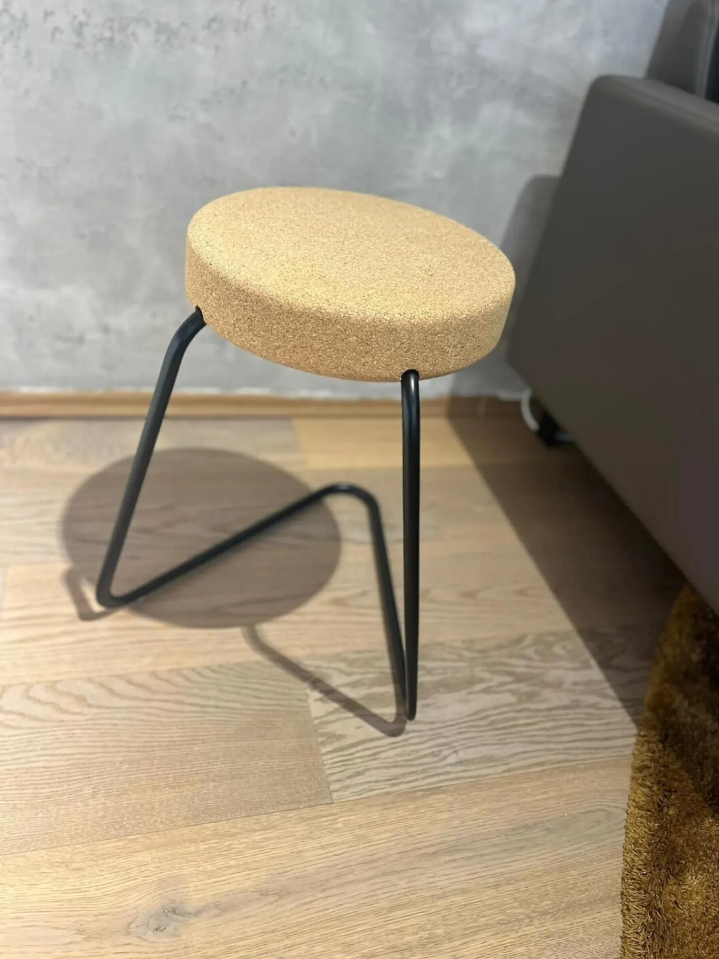 Hocker CC2 Kork Metall Schwarz Pulverbeschichtet