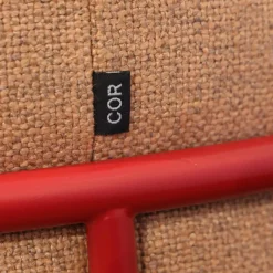 Hocker Drop Stapelbar Stoff 8307 Lachsrosa Beige Rosa Gestell Metall Rubinrot Lackiert Mit Filzgleitern