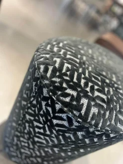 Hocker Easy Oval Stoff 07 Graphite Schwarz Weiß