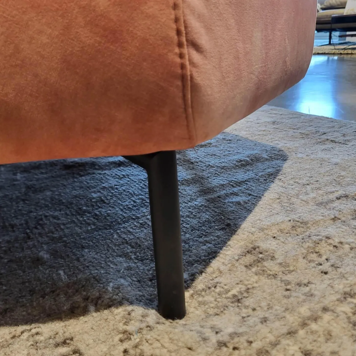 Hocker Franz Stoff Blossom PG IV Rosa Füße Metall Schwarz