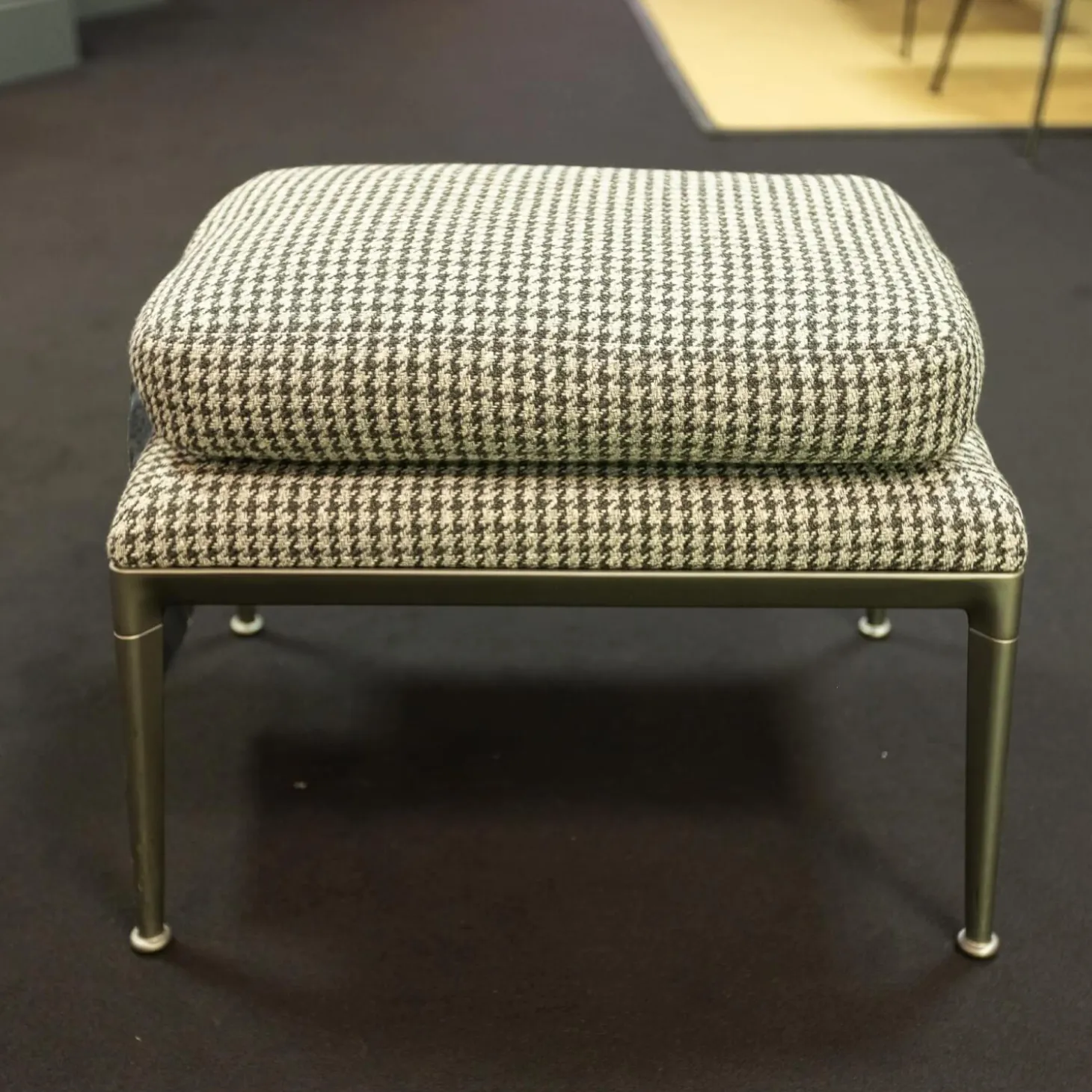 Hocker Mirto Stoff Super Scozia Füße Hartzinnfarben Lackiert