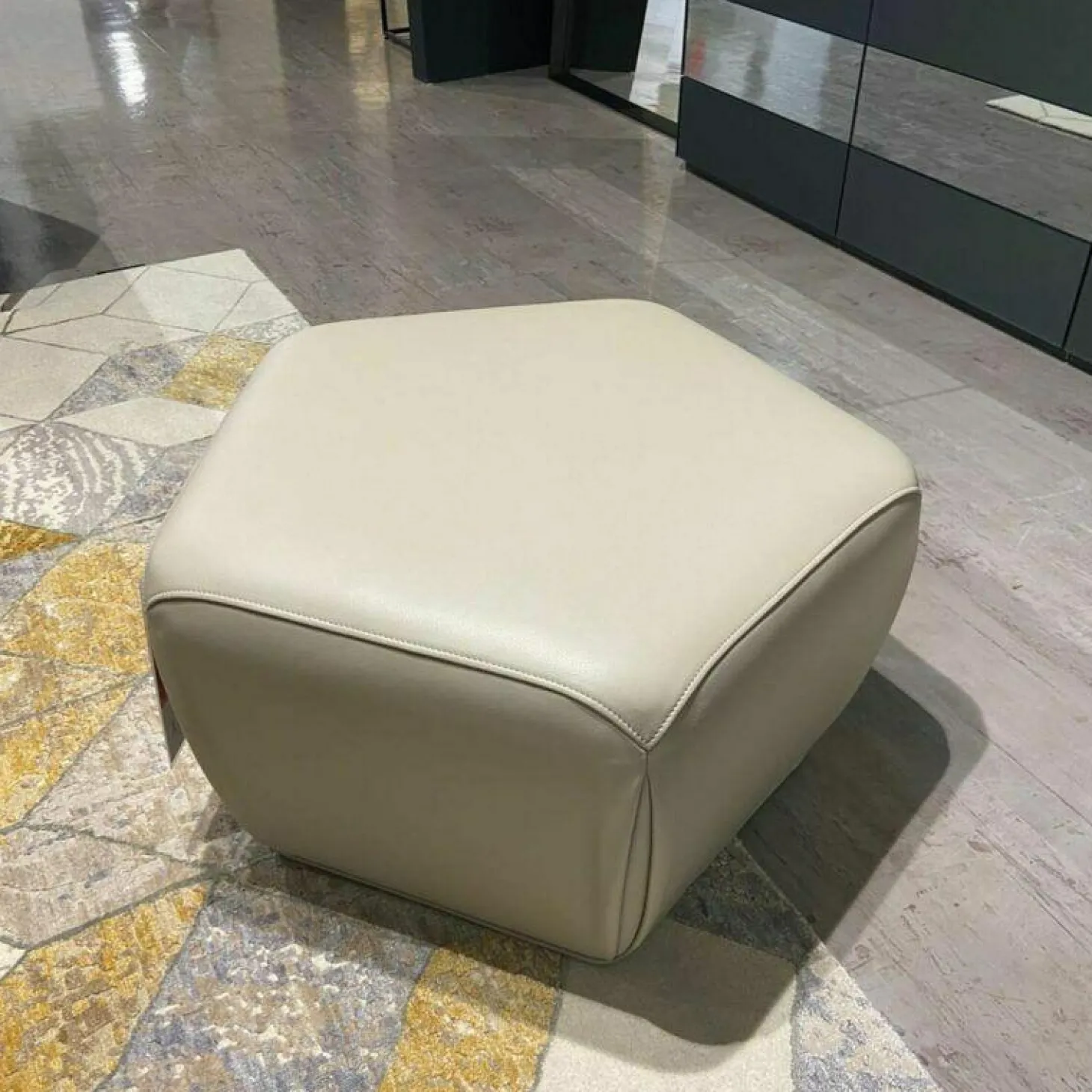 Hocker Pentagono Leder Ovo Grau