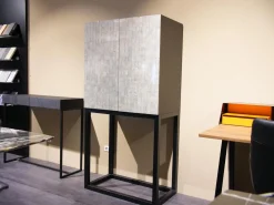 Kabinettschrank Mingkasa Eiche Massiv Eggshell Grau Grün Füße Schwarz Gebeizt Lackiert