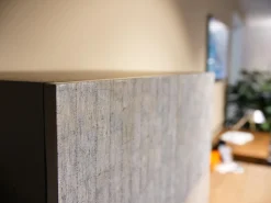 Kabinettschrank Mingkasa Eiche Massiv Eggshell Grau Grün Füße Schwarz Gebeizt Lackiert