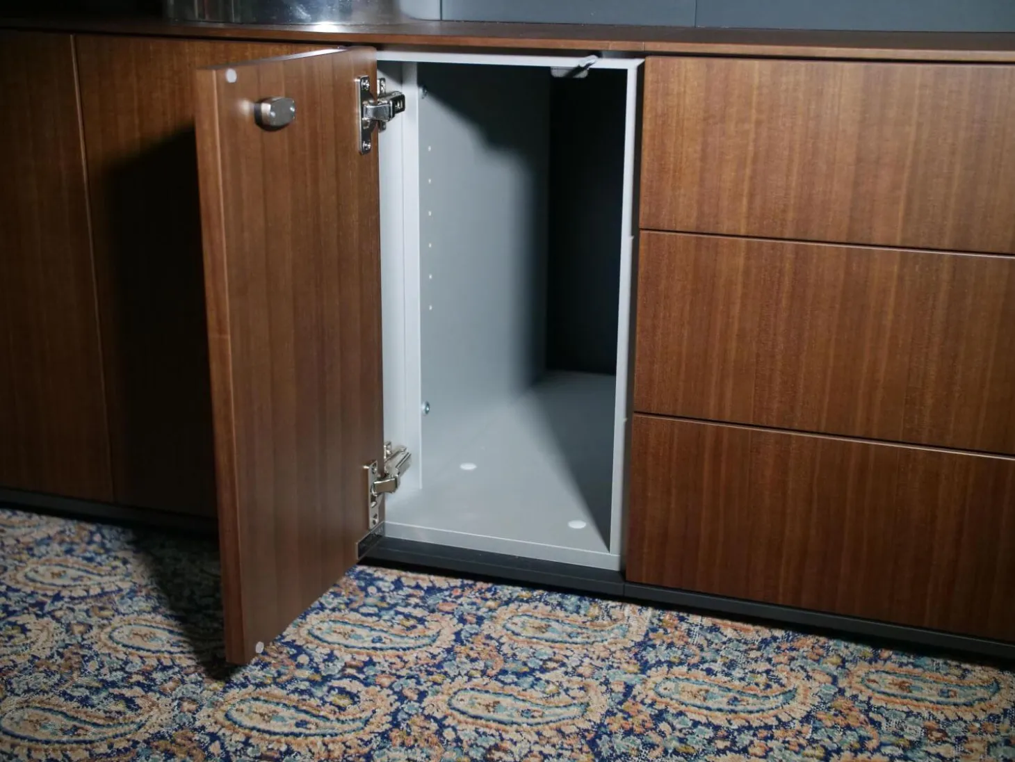 Keypiece Communication Desk Nussbaum Höhenverstellbar Mit Leder Ein- Und Auflagen