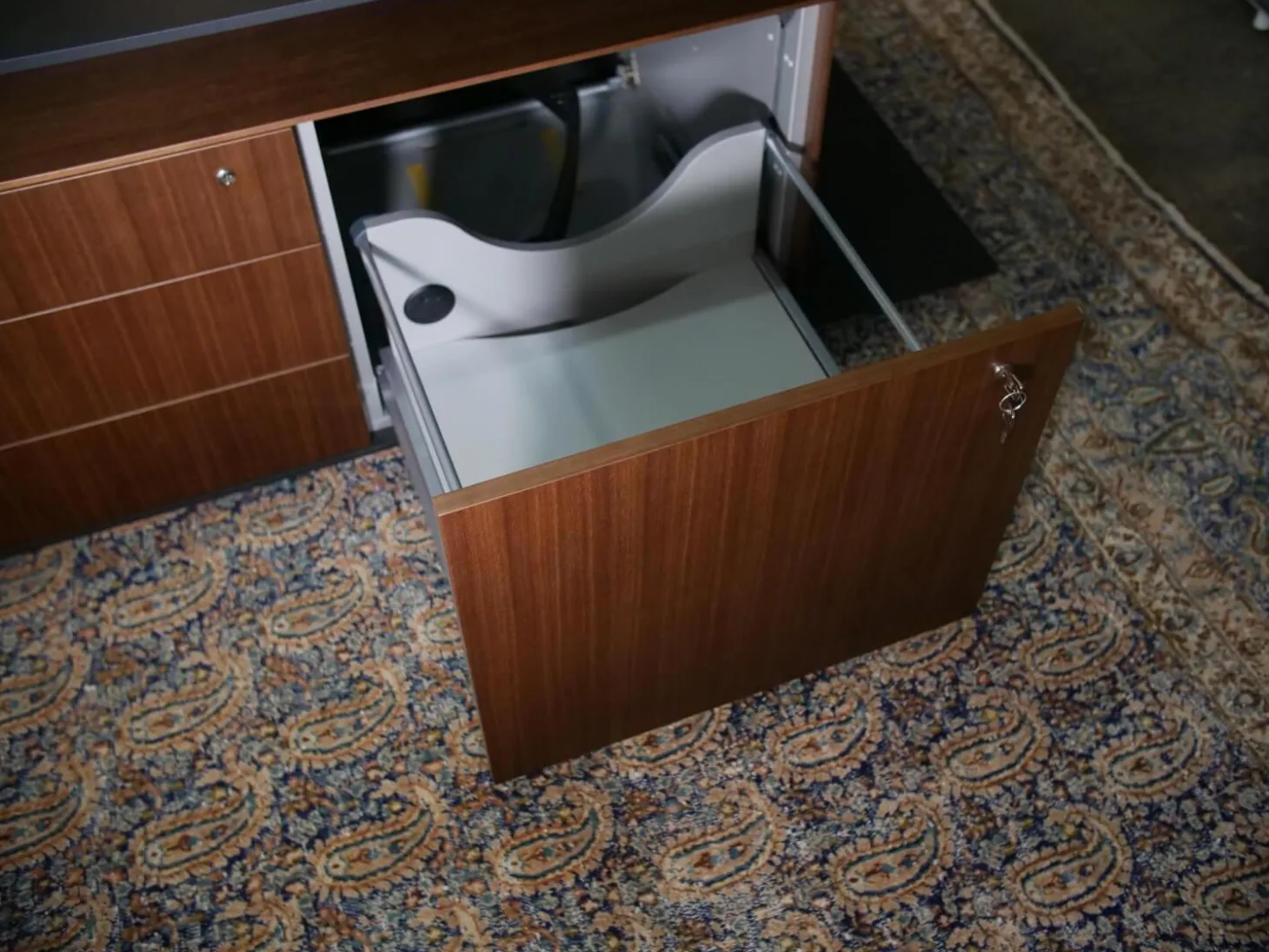 Keypiece Communication Desk Nussbaum Höhenverstellbar Mit Leder Ein- Und Auflagen