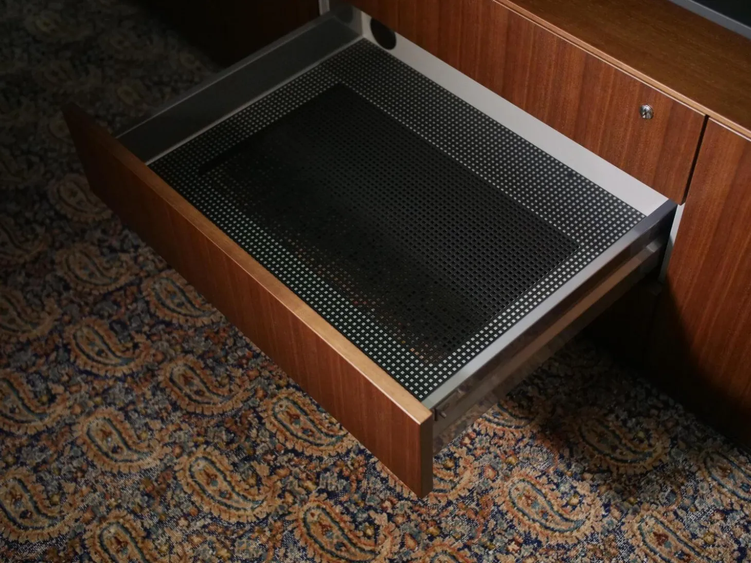 Keypiece Communication Desk Nussbaum Höhenverstellbar Mit Leder Ein- Und Auflagen