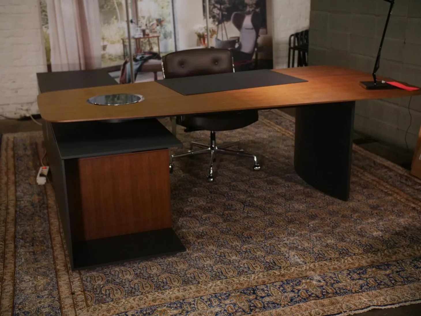 Keypiece Communication Desk Nussbaum Höhenverstellbar Mit Leder Ein- Und Auflagen