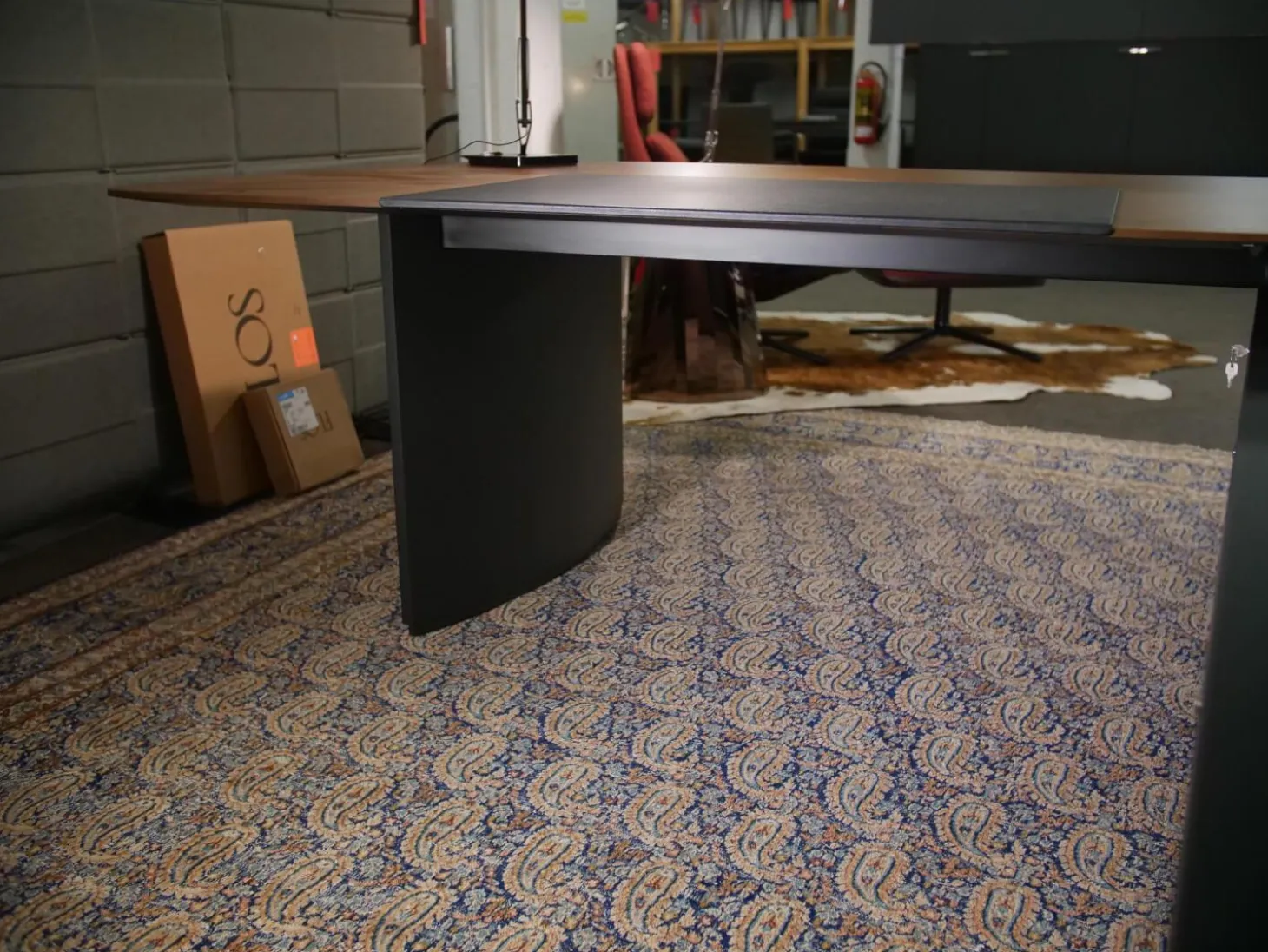 Keypiece Communication Desk Nussbaum Höhenverstellbar Mit Leder Ein- Und Auflagen