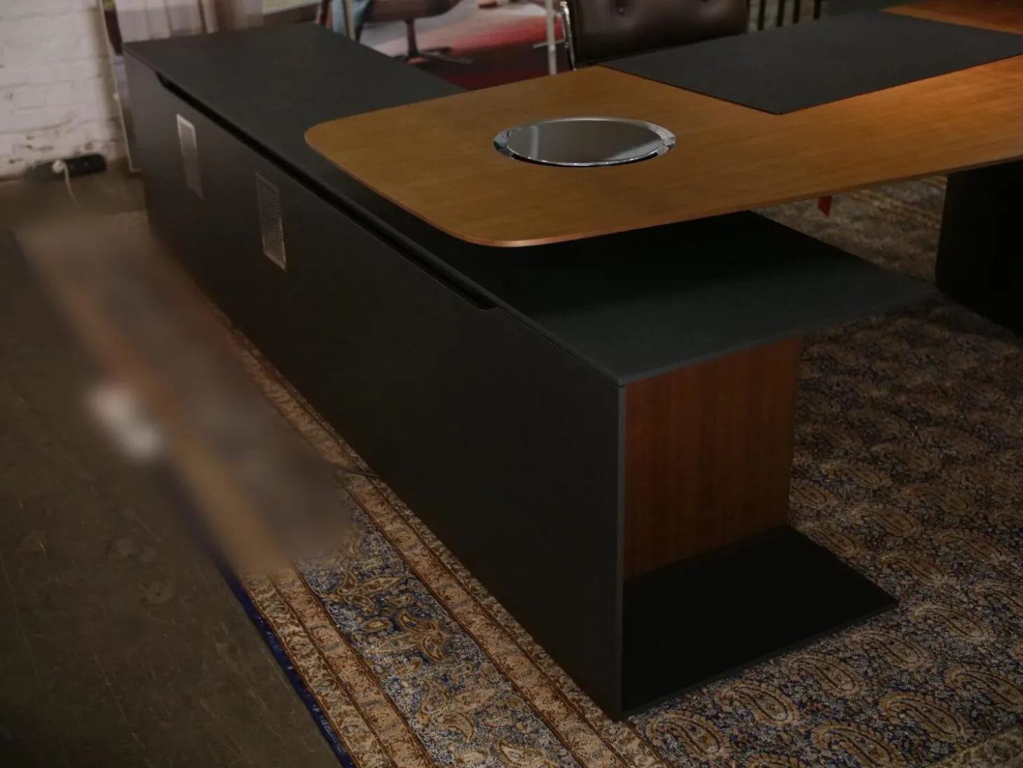 Keypiece Communication Desk Nussbaum Höhenverstellbar Mit Leder Ein- Und Auflagen