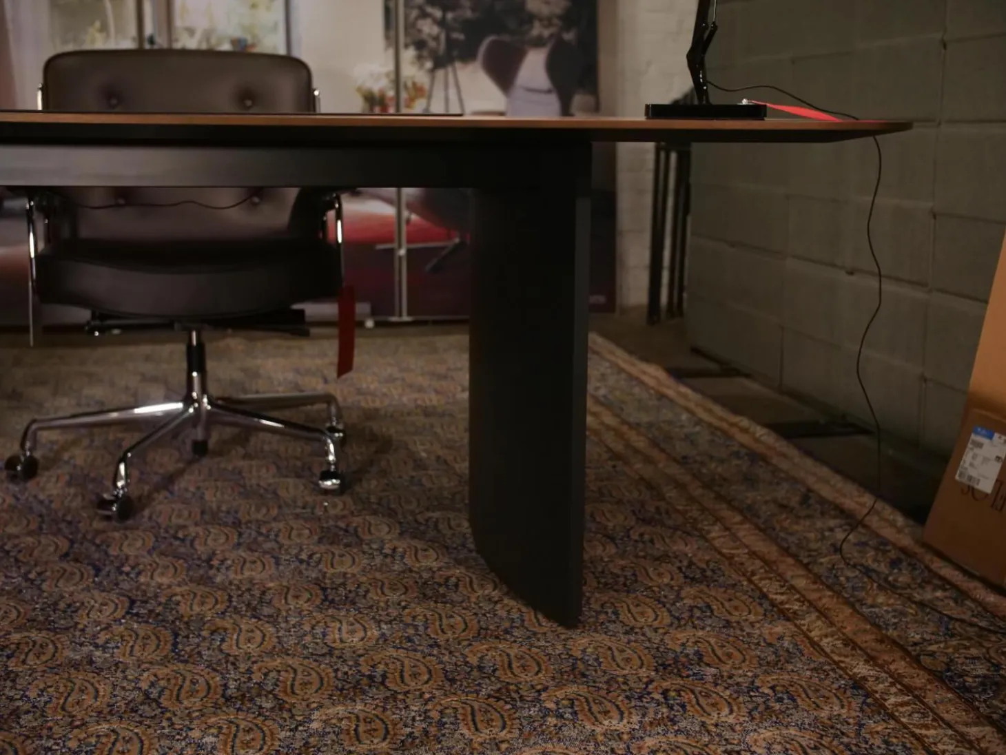 Keypiece Communication Desk Nussbaum Höhenverstellbar Mit Leder Ein- Und Auflagen