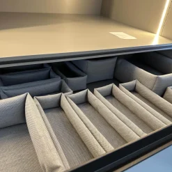 Kleiderschrank Collect Außen Lack Greige M08 Matt Weiß Grau Innen Lack Muschel M23 Matt Beige Grau Mit Beleuchtung