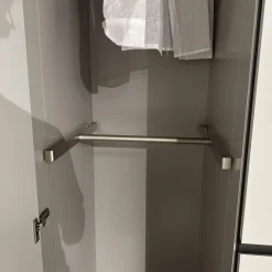 Kleiderschrank Collect Mattlack Außen M08 Greige Innen M23 Muschel Grau