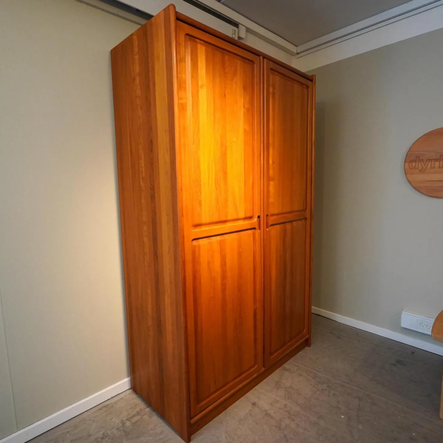 Kleiderschrank K6 Mit 2 Türen Teakholz