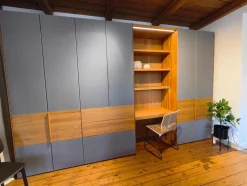 Kleiderschrank Valore Eiche Natur Geölt Front Farbglas Mittelgrau Matt Korpus Buche Mit Beleuchtung