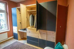 Kleiderschrank Valore Front Glas Schwarz Matt Korpus Eiche Weißgeölt Mit Schreibtischelement