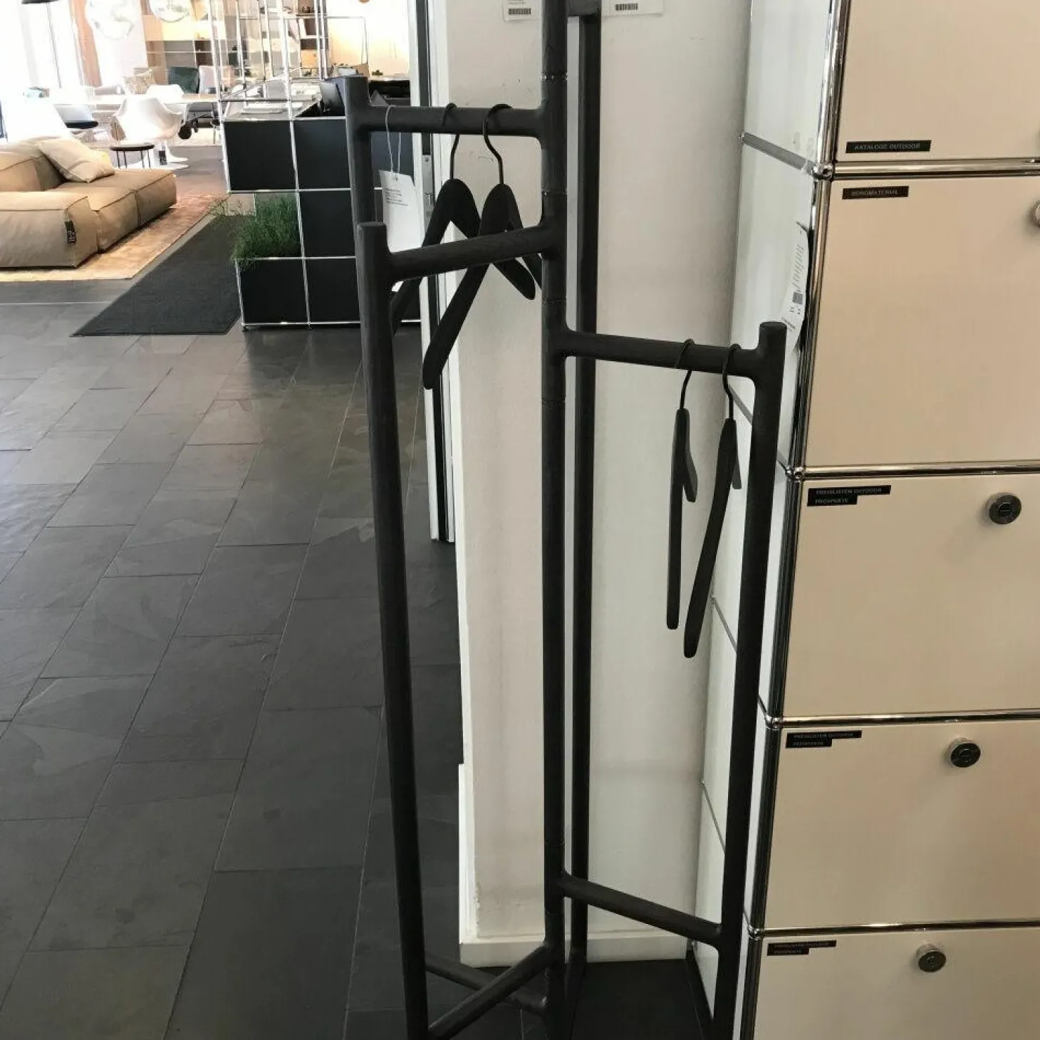 Kleiderständer Ceiba Esche Massiv Karbon