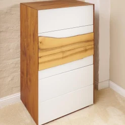 Kommode Farn Mit Baumkante Korpus Massiv Nussbaum Glasfront Optiwhite RAL 9010 Matt