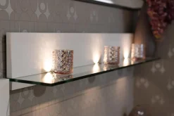 Kommode Fena Lack Pure White Weiß Mit Wandboard Glas Und Beleuchtung