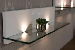 Kommode Fena Lack Pure White Weiß Mit Wandboard Glas Und Beleuchtung