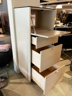 Kommode Goya Lack Kaschmir Beige Abdeckblatt Marmor Schwarz Glänzend Kufe Schwarz