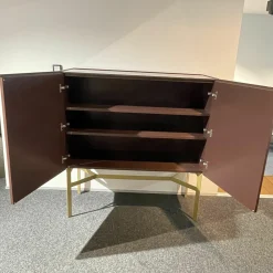 Kommode Just Cube Light Lack M41 Burgund Rot Abdeckplatte Glas Gestell Messingfarben