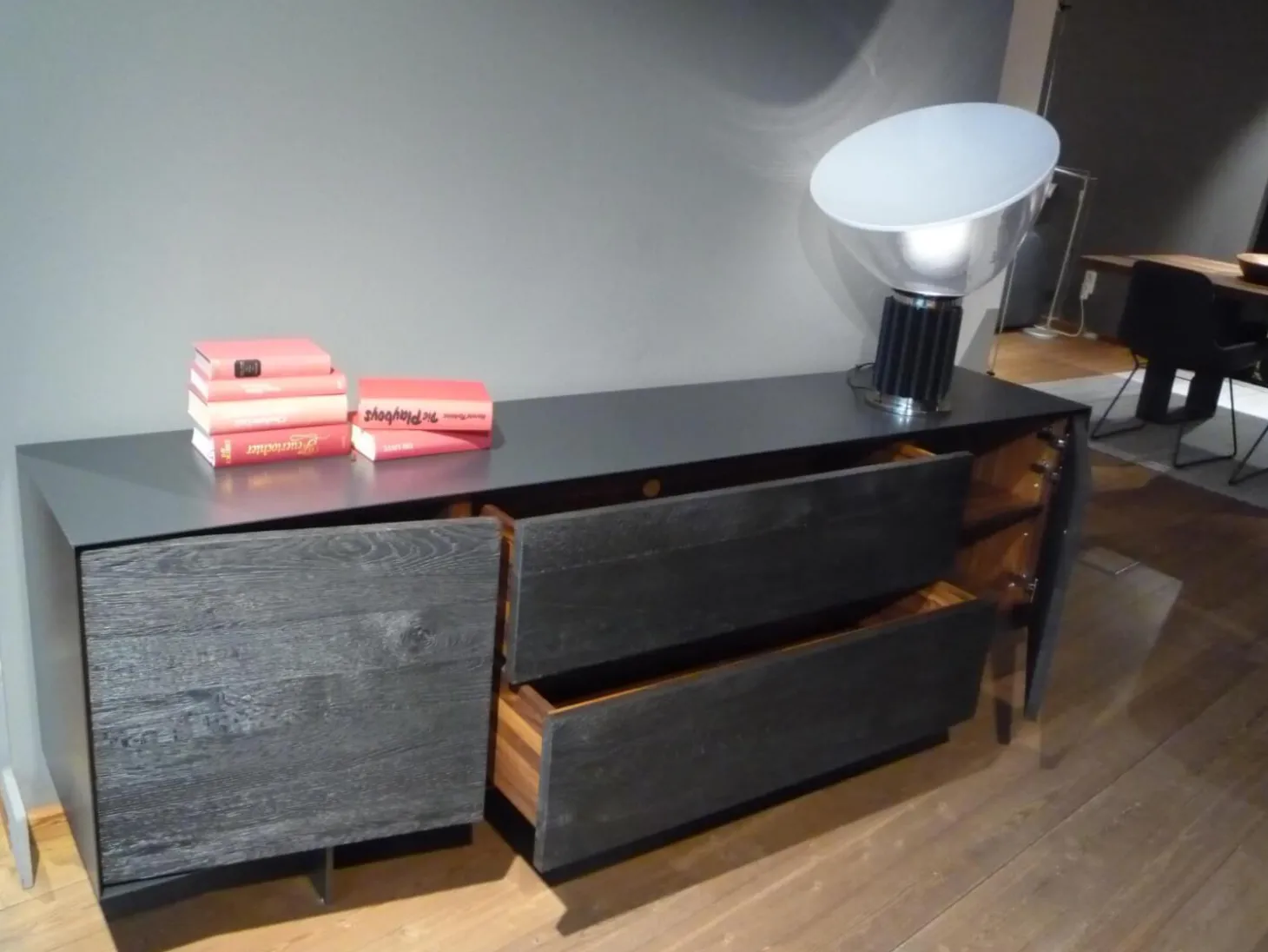 Kommode Rialto Fly Eiche Vulcano Korpus Innen Nussbaum Geölt