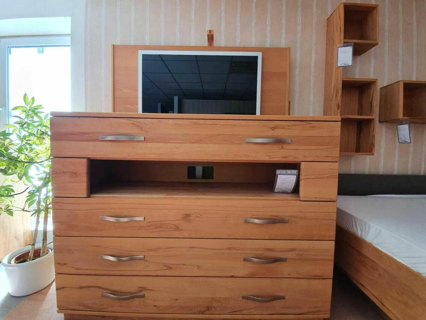 Kommode und TV-Box Modell Casa Residenz mit LED-Beleuchtung und Elektrischer Funktion