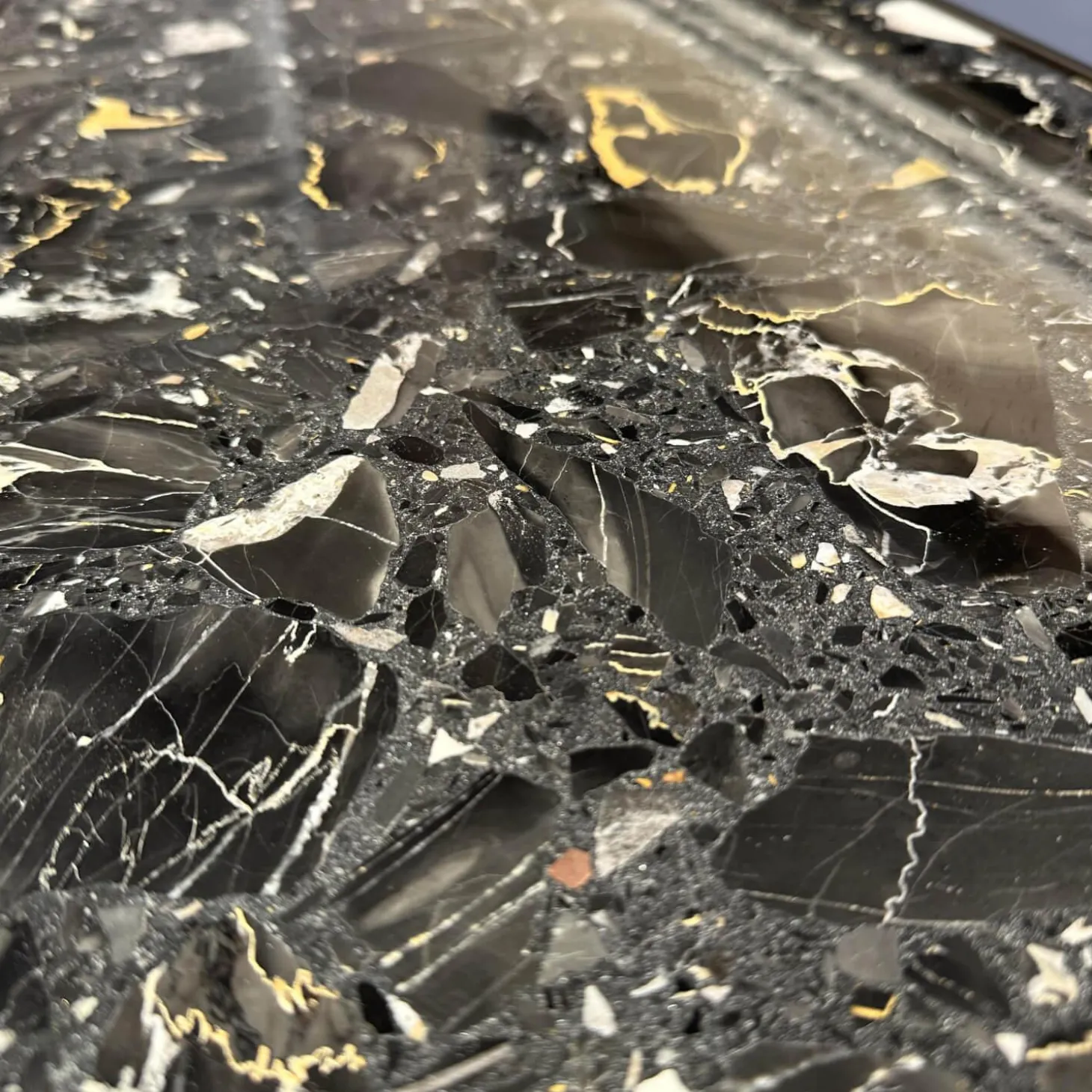 Konsole Hudson Platten Marmor Terrazzo Porto Schwarz Untergestell Bronze Matt