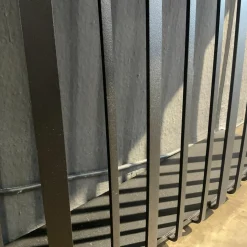 Konsoltisch Basket Platte Stein Emperador Braun Gestell Stahl Tiefschwarz Pulverbeschichtet